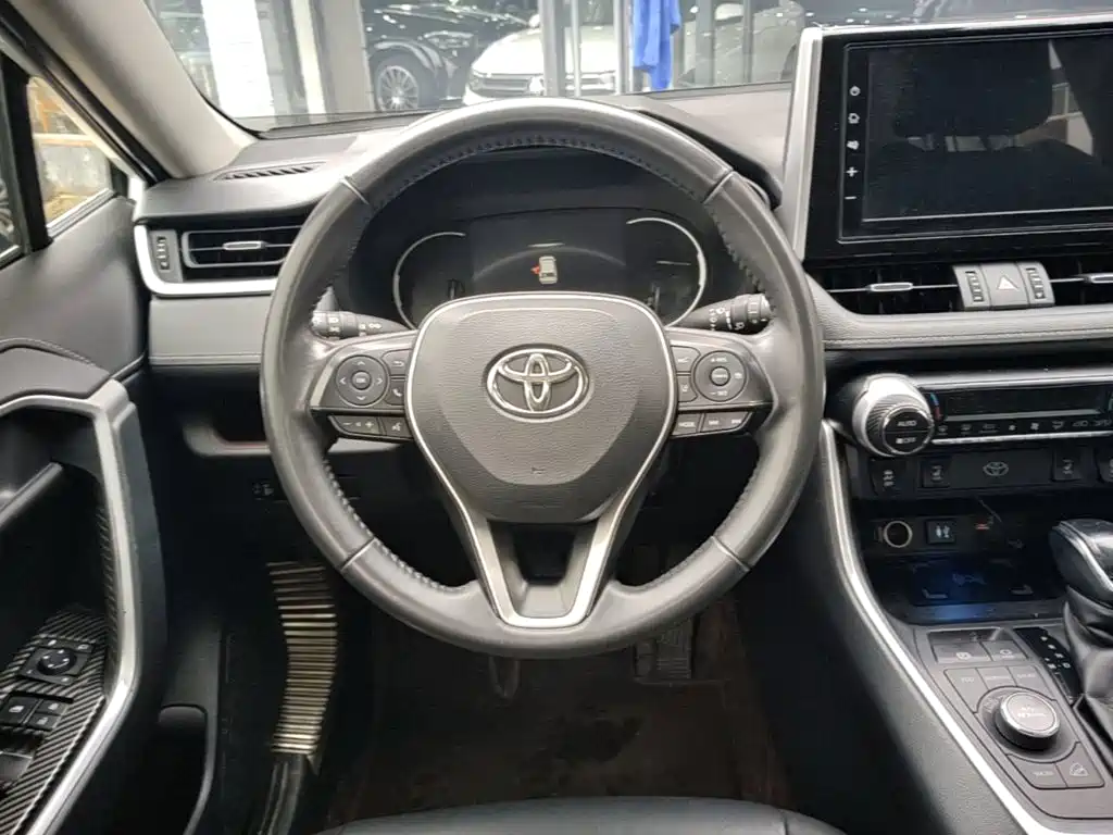 Toyota RAV4 — миниатюра 11