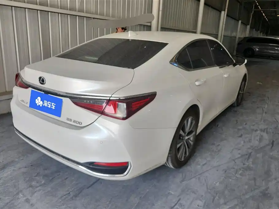 Lexus ES 2020 200