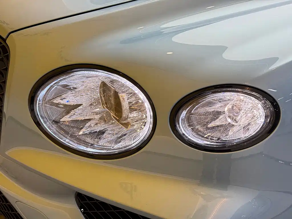 Bentley Bentayga — миниатюра 29