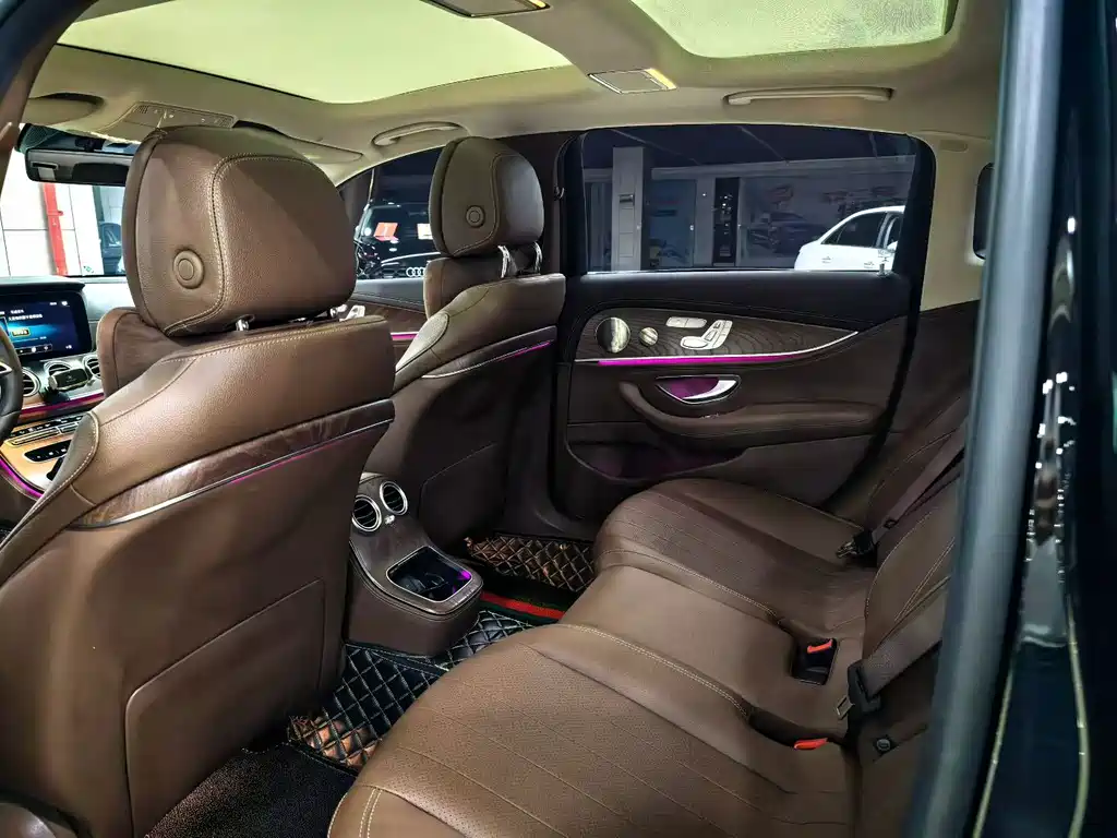 Mercedes-Benz E-Class — миниатюра 5