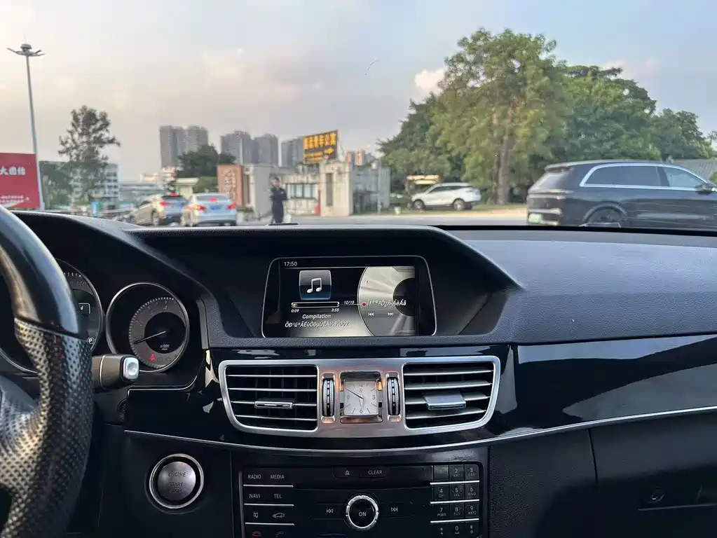 Mercedes-Benz E-Class — миниатюра 9