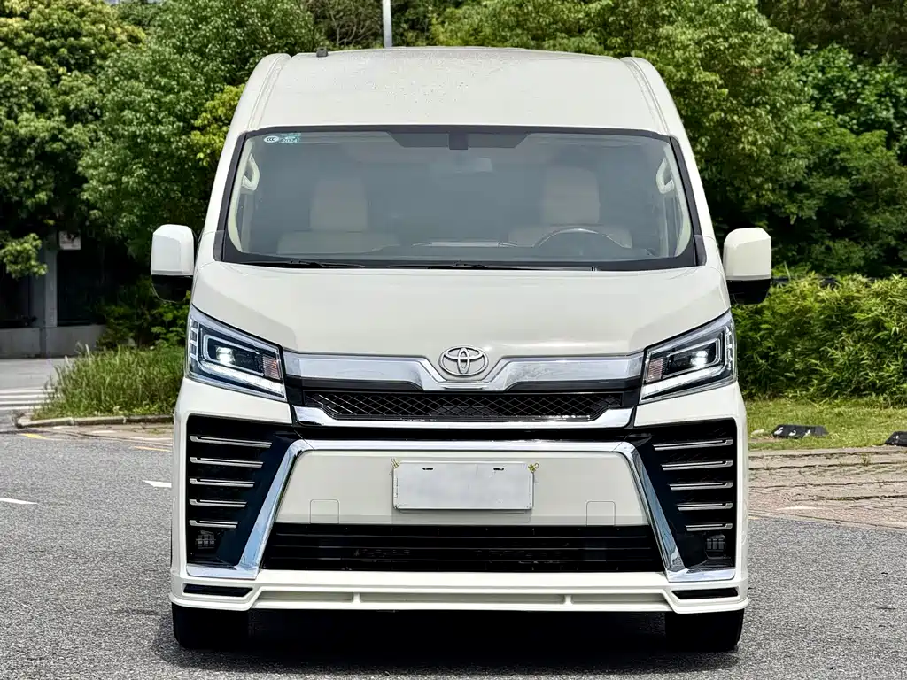Toyota Hiace — миниатюра 2