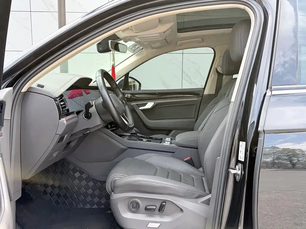 Volkswagen Touareg — миниатюра 5