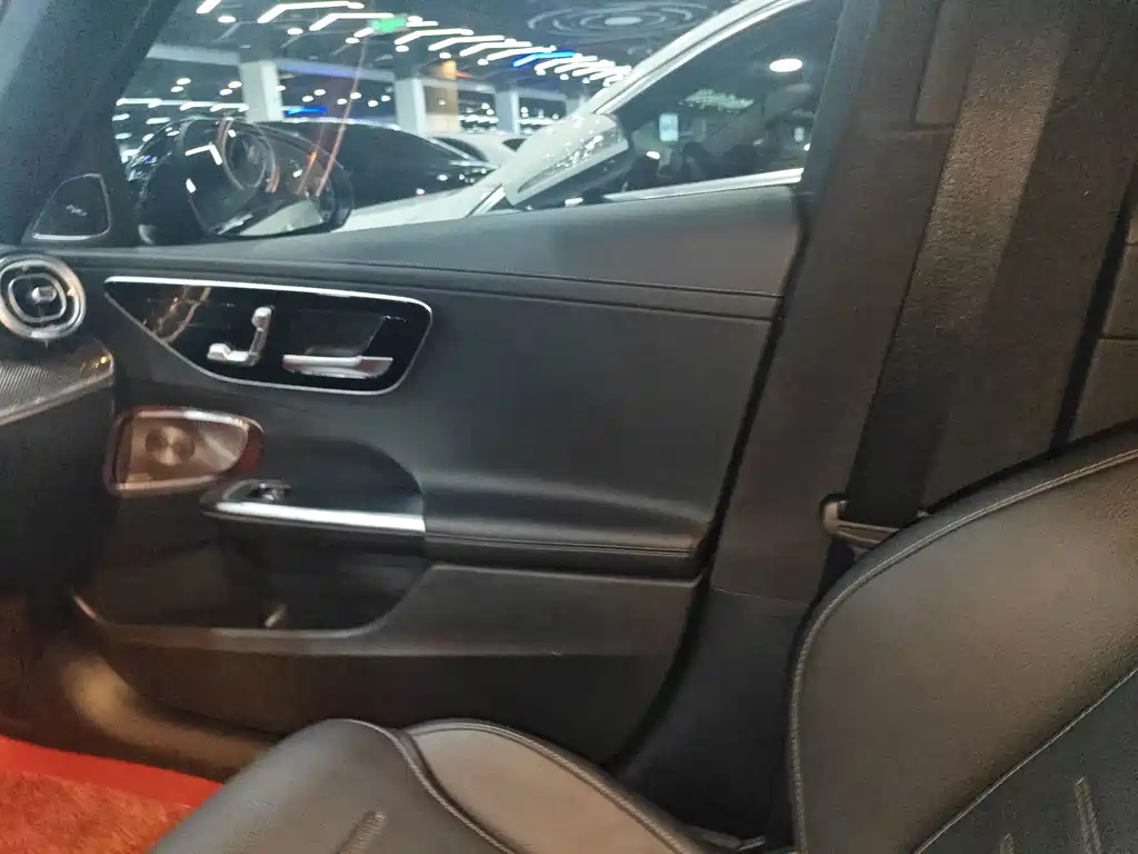 Mercedes-Benz C-Class — миниатюра 17