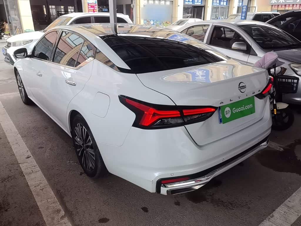 Nissan Teana 2.0 л 2023 г. Белый, пробег 37200 км