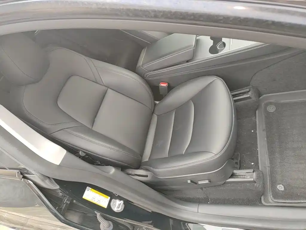 Tesla Model Y — миниатюра 25