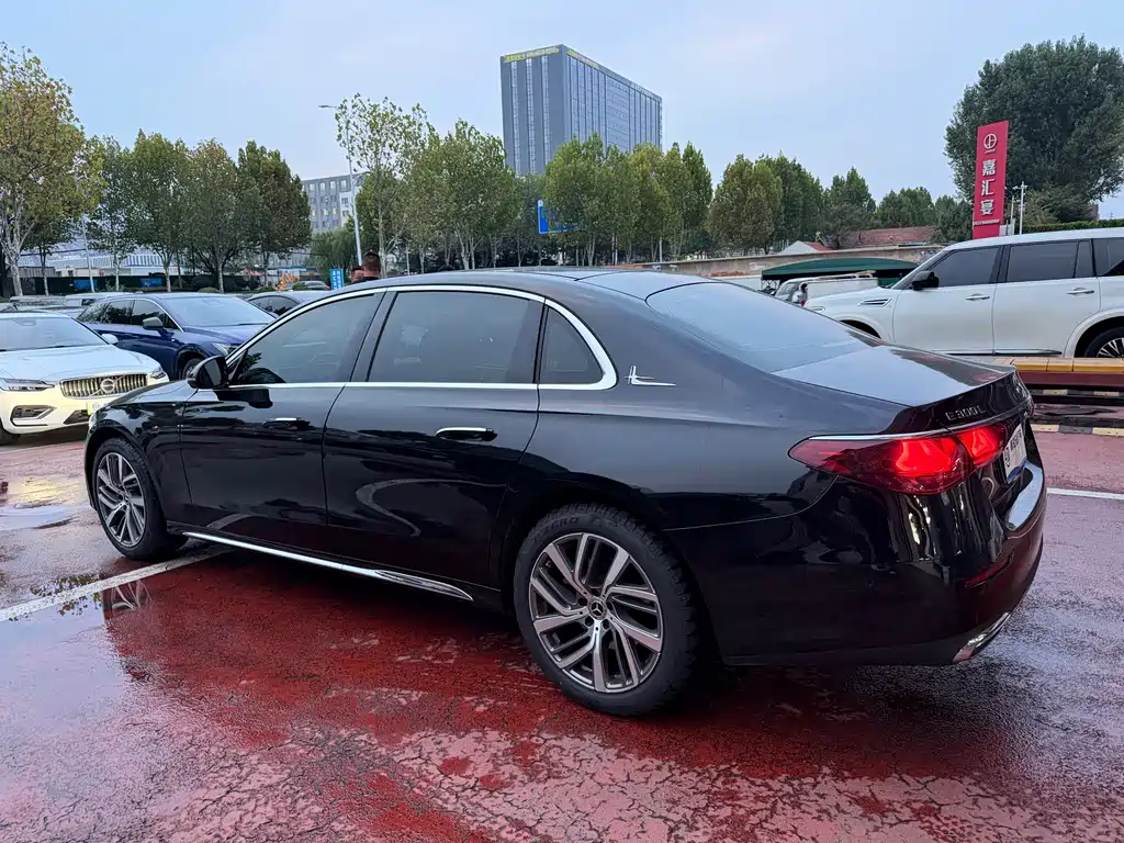 Mercedes-Benz E-Class — миниатюра 4