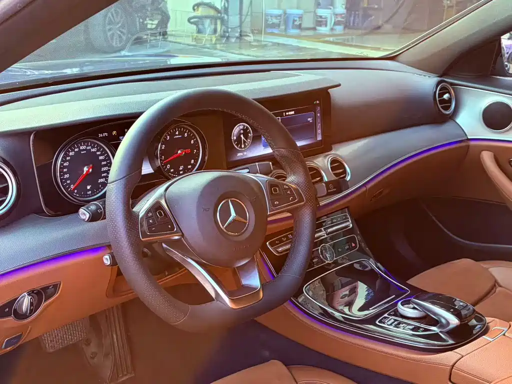 Mercedes-Benz E-Class — миниатюра 5