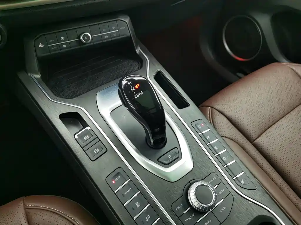 Wey Wey VV6 — миниатюра 13