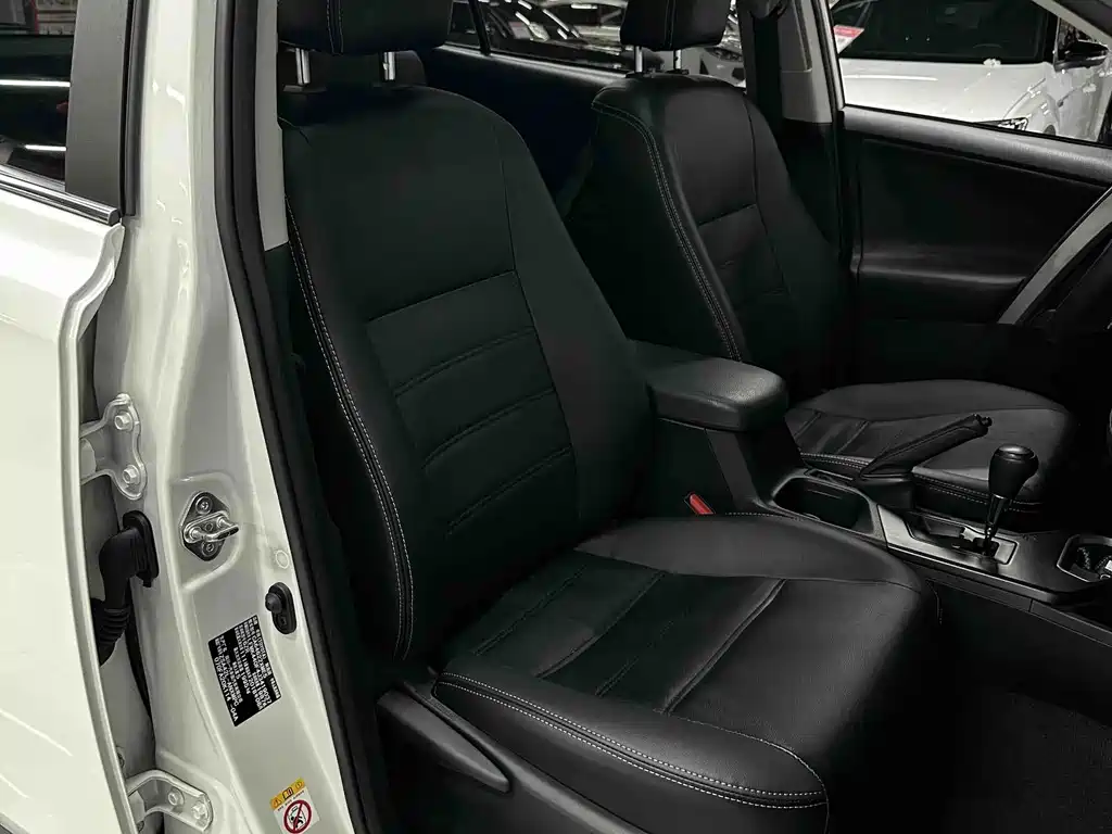 Toyota RAV4 — миниатюра 7