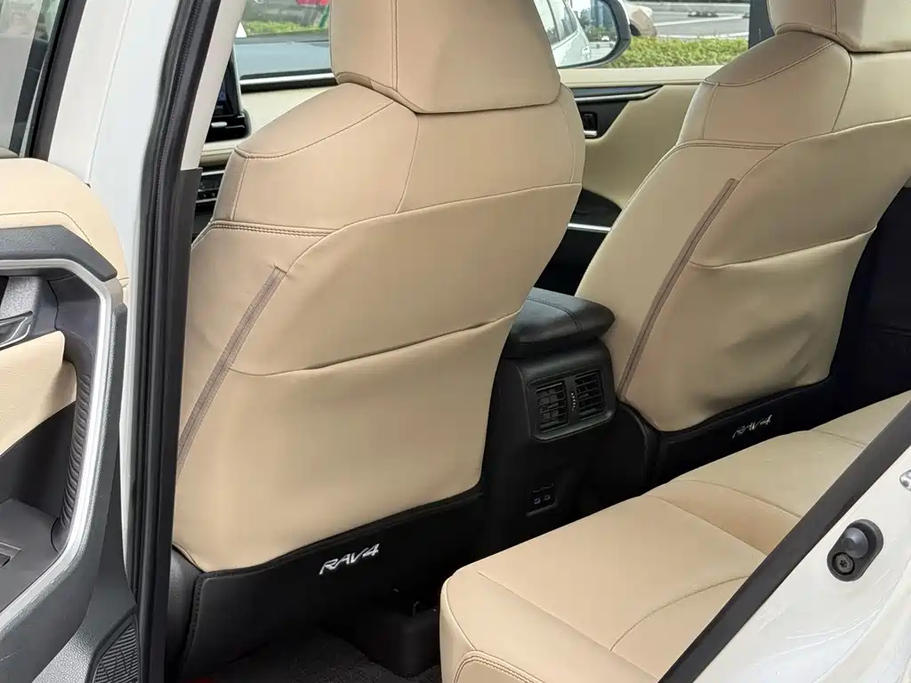 Toyota RAV4 — миниатюра 8