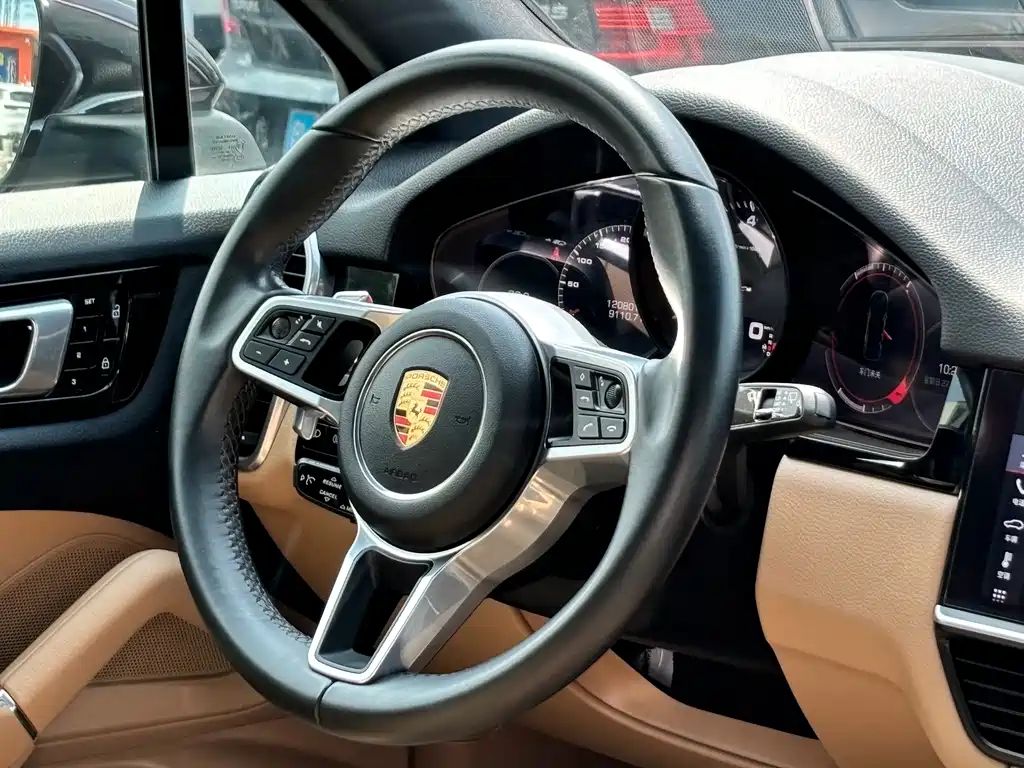 Porsche Cayenne — миниатюра 10