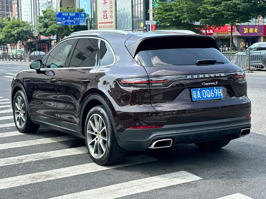 Porsche Cayenne — миниатюра 3