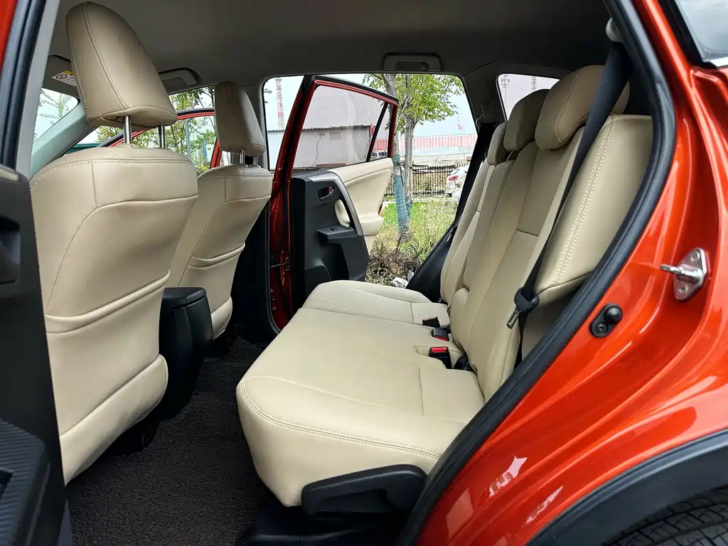 Toyota RAV4 — миниатюра 5