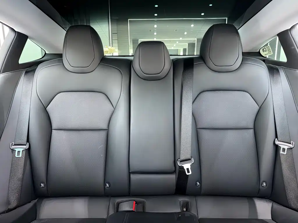 Tesla Model 3 — миниатюра 8