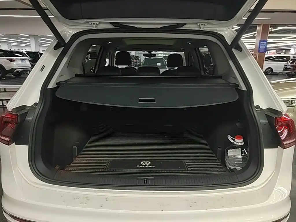 Volkswagen Tiguan L — миниатюра 19