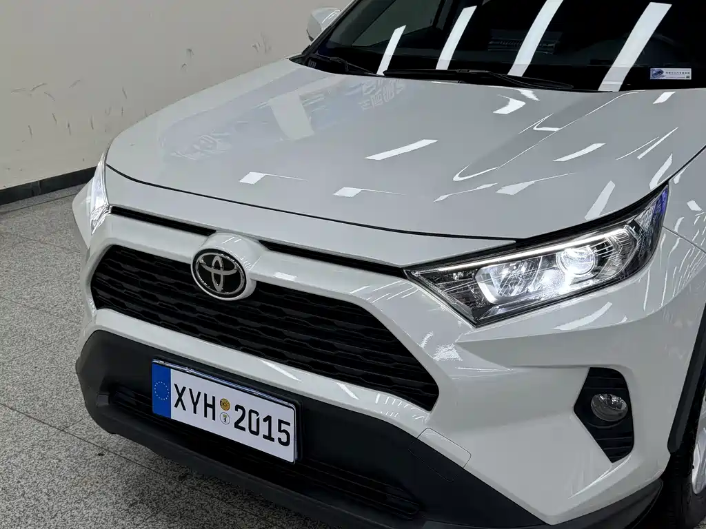 Toyota RAV4 — миниатюра 15