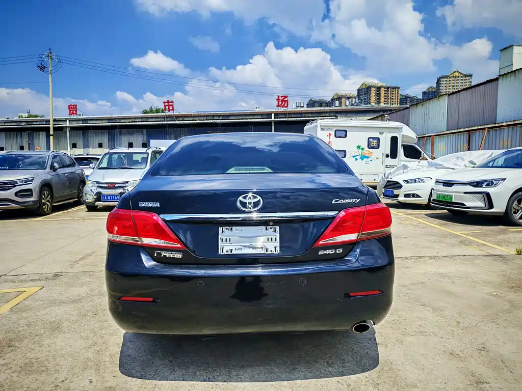 Toyota Camry — миниатюра 5