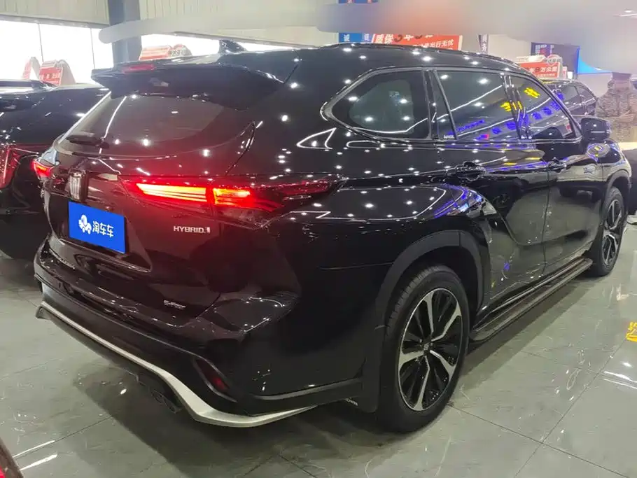 Toyota Crown Kluger — миниатюра 3