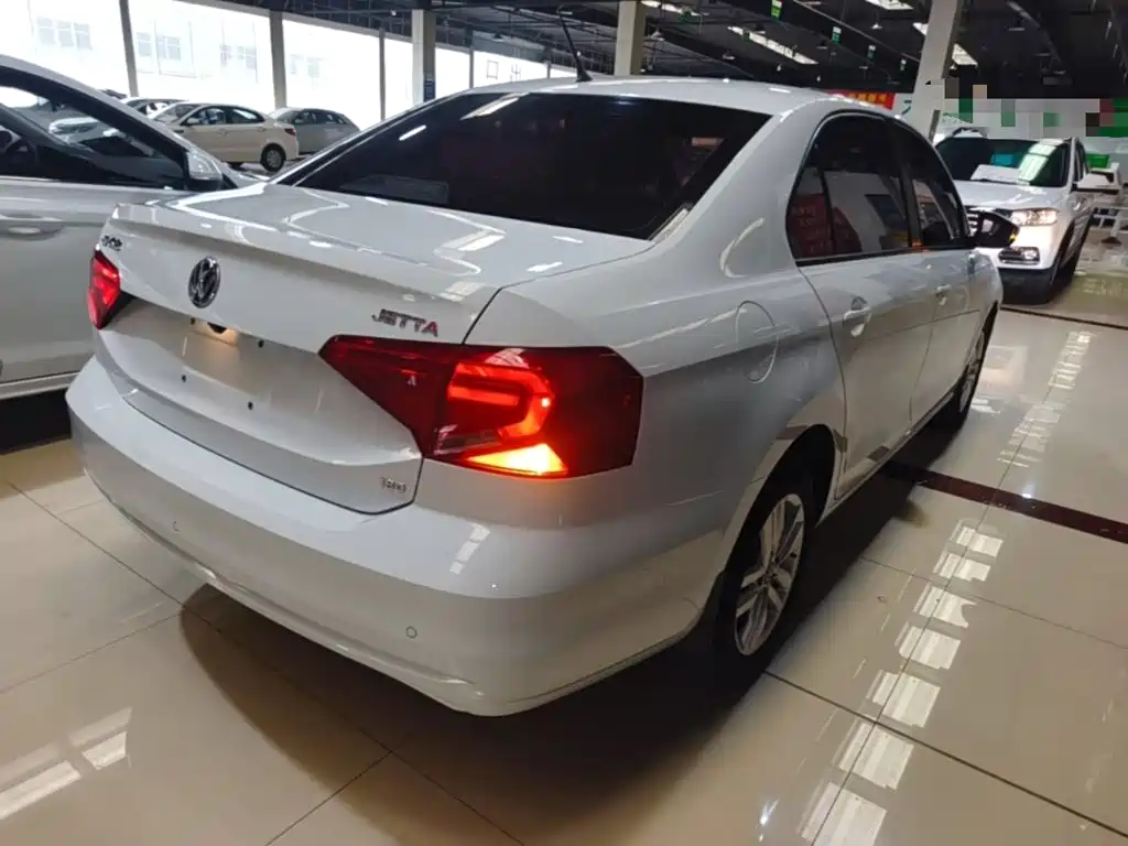 Volkswagen Jetta — миниатюра 7