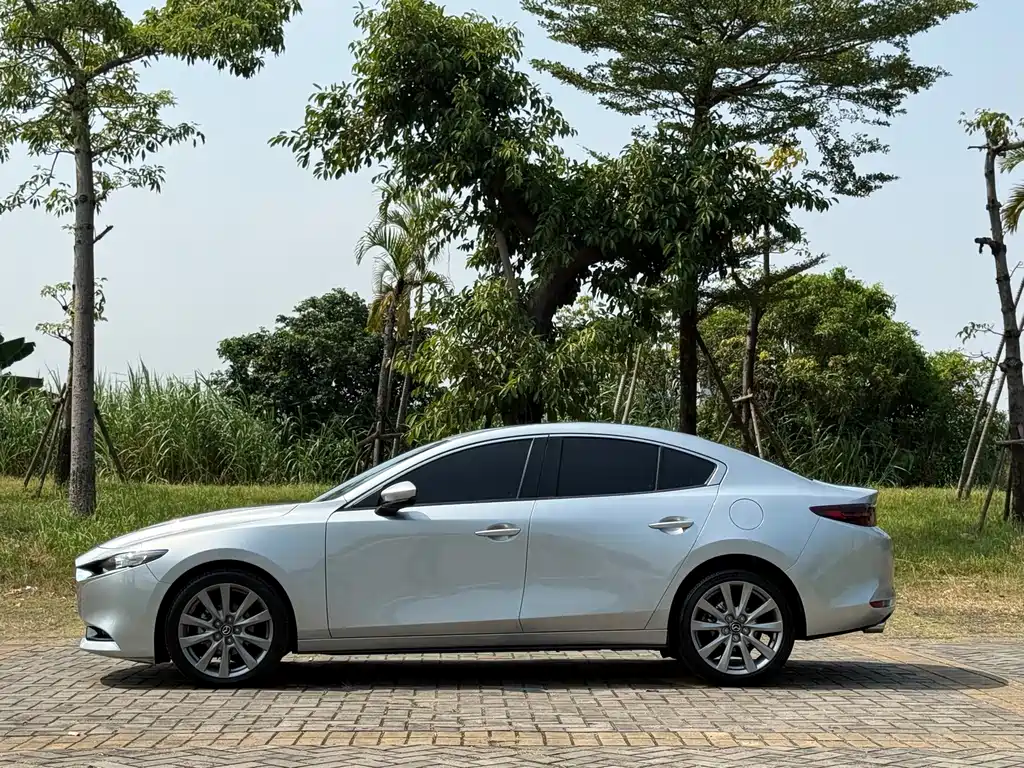 Mazda 3 Axela — миниатюра 18
