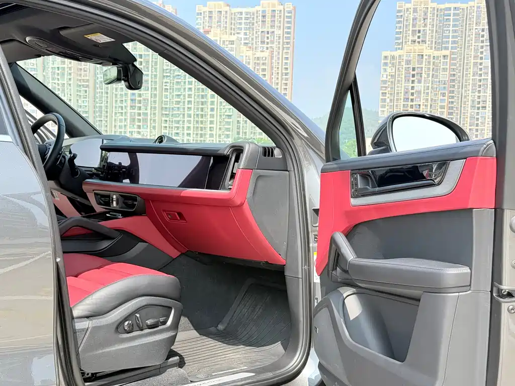 Porsche Cayenne — миниатюра 6
