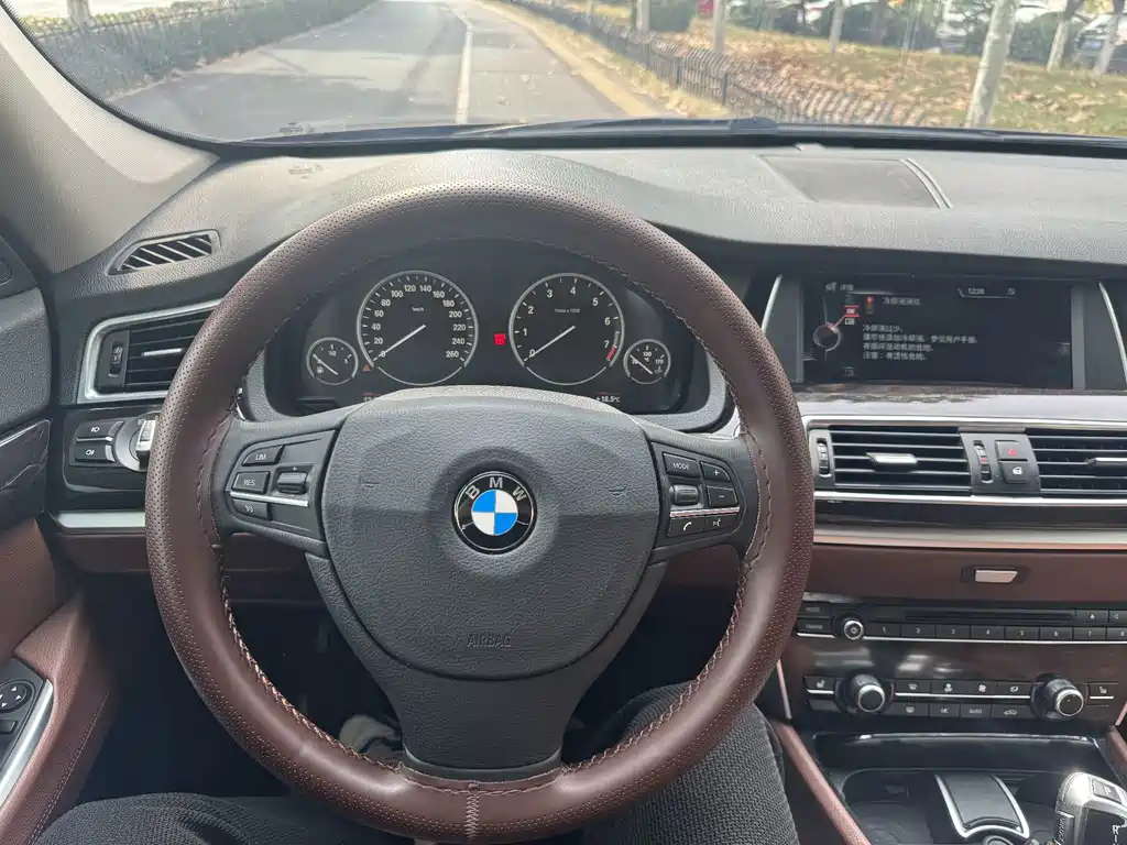 BMW 5 Series GT — миниатюра 15