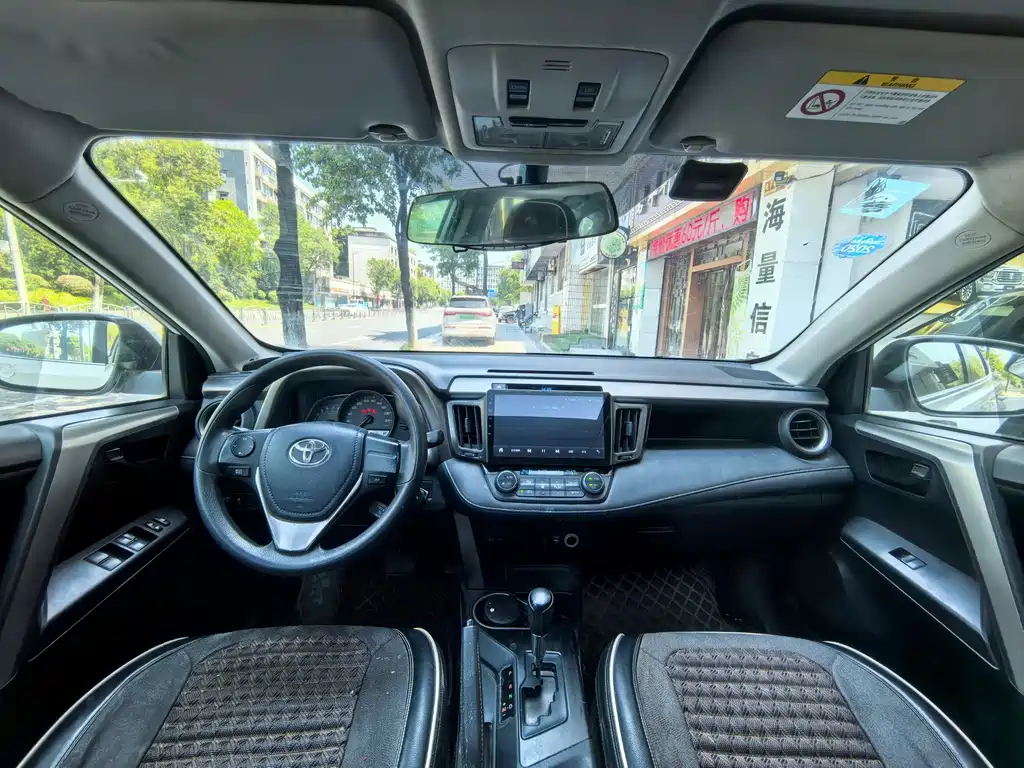 Toyota RAV4 — миниатюра 9
