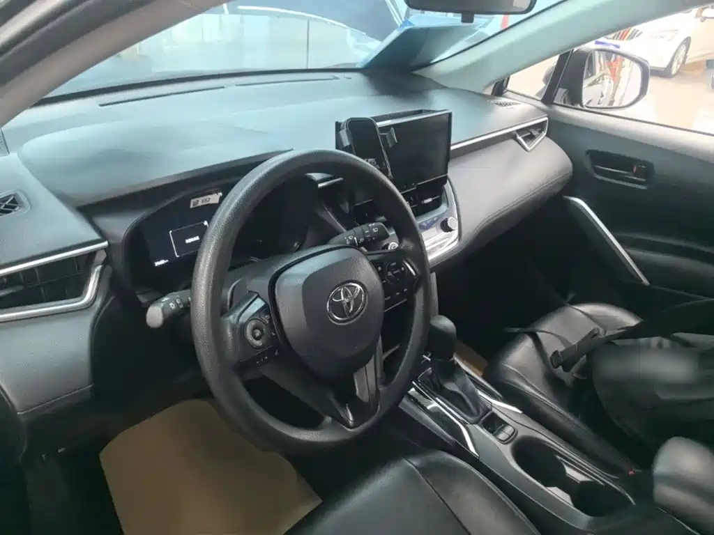 Toyota Corolla Cross — миниатюра 10