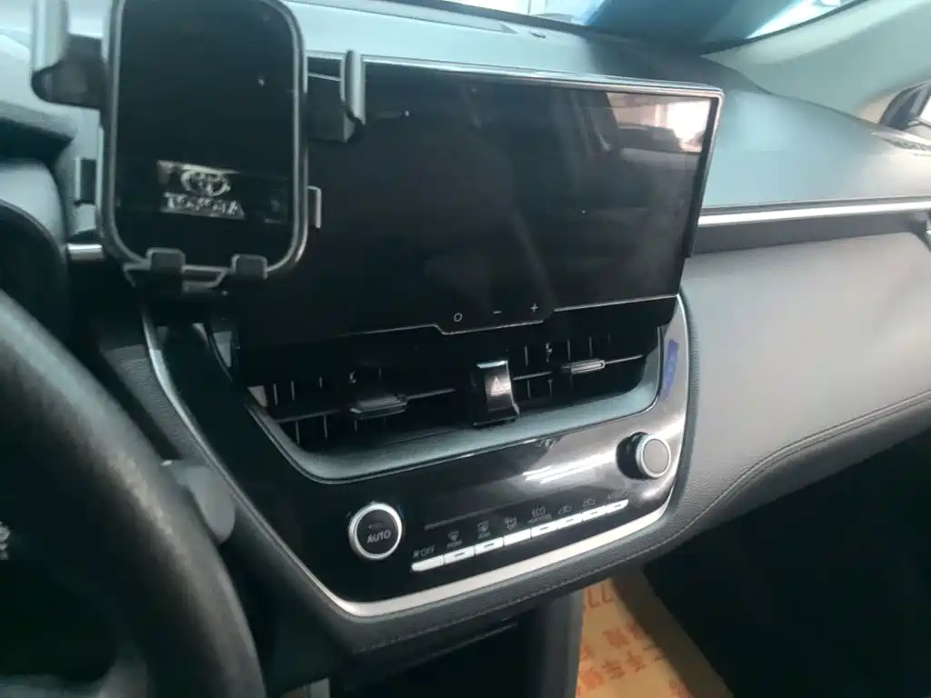 Toyota Corolla Cross — миниатюра 13