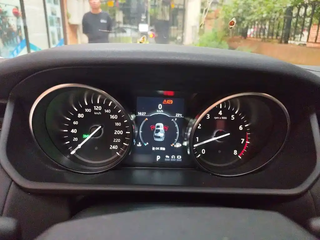Land Rover Discovery — миниатюра 4