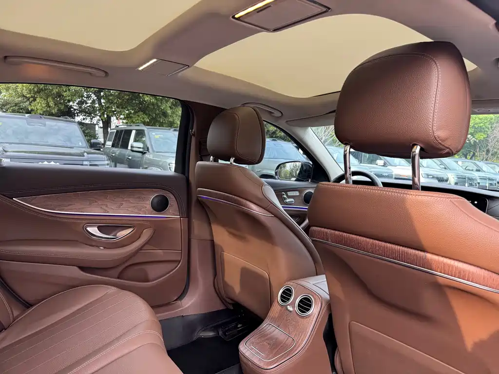 Mercedes-Benz E-Class — миниатюра 14