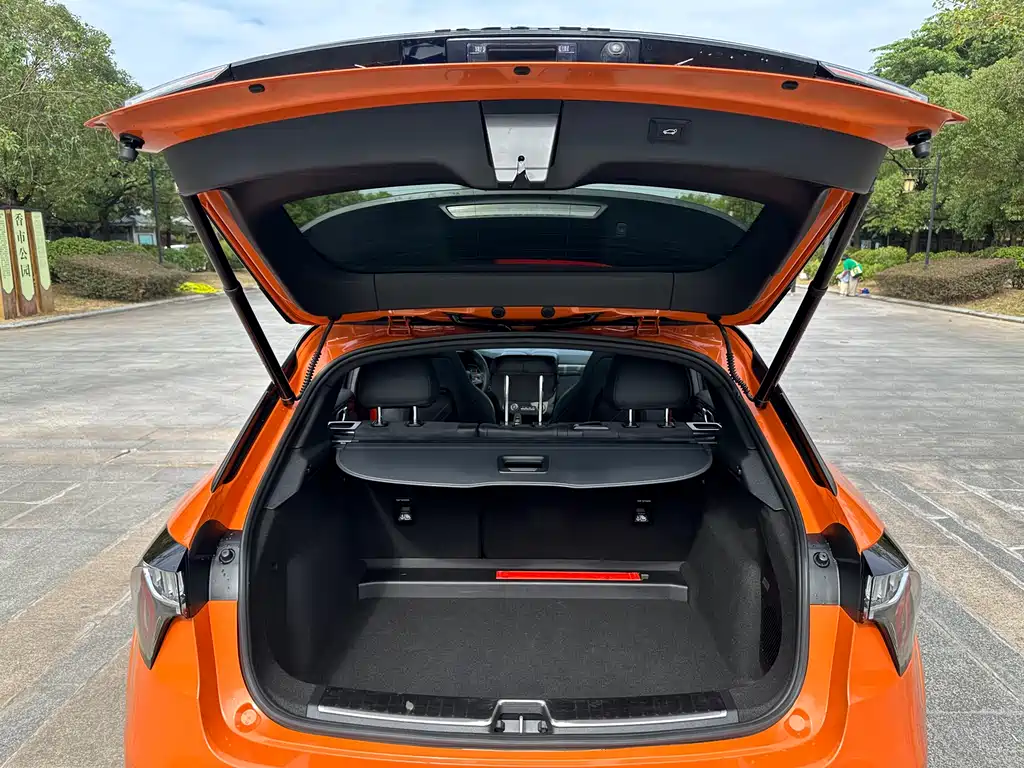 LYNK & CO. 02 HATCHBACK