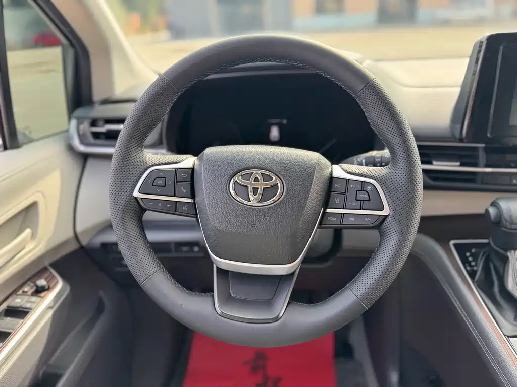 Toyota Sienna — миниатюра 20