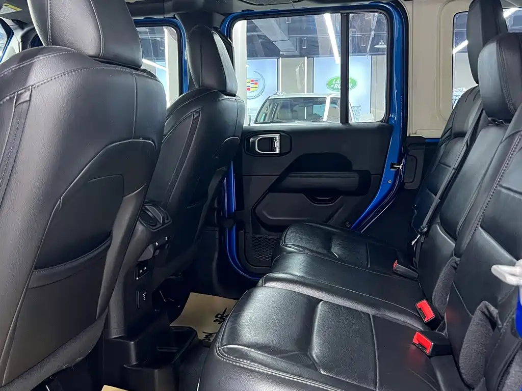 Jeep Wrangler — миниатюра 9