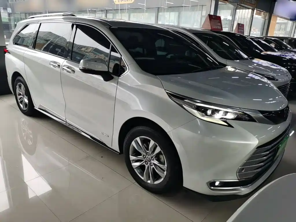Toyota Sienna — миниатюра 4