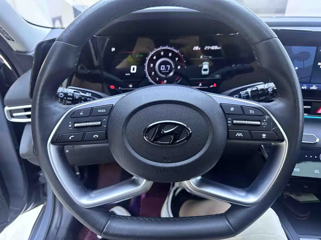 Hyundai Elantra — миниатюра 12