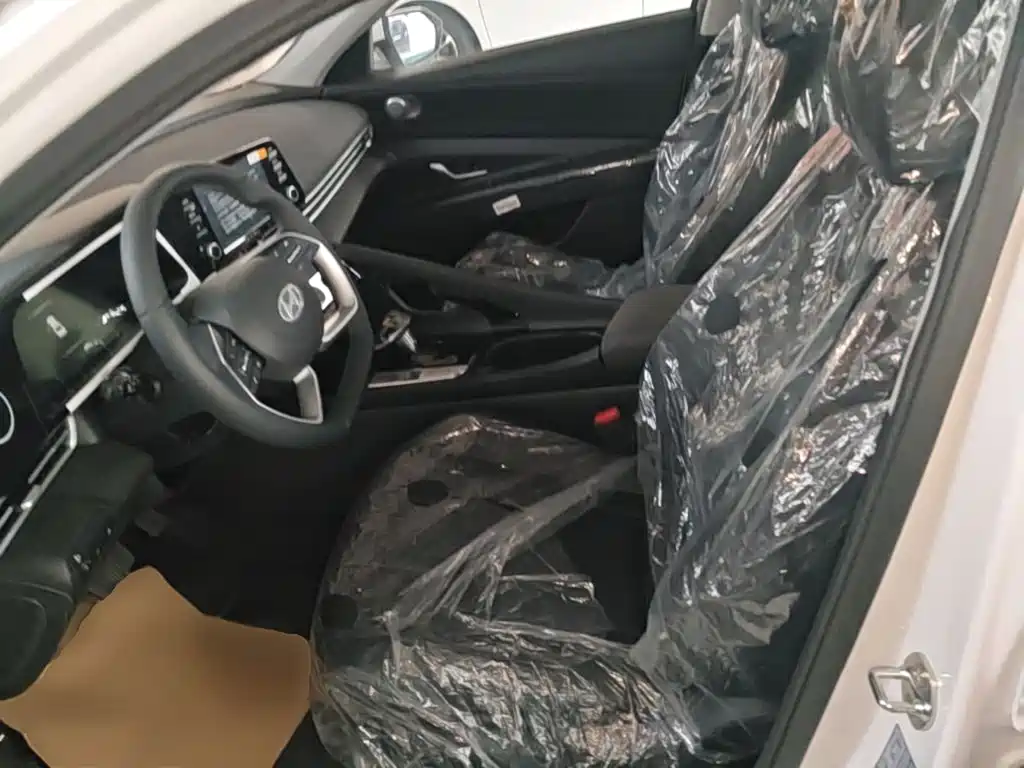 Hyundai Elantra — миниатюра 15