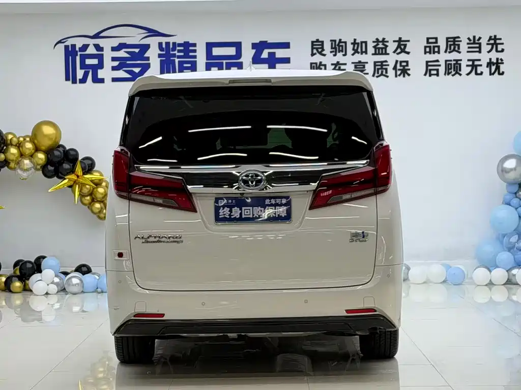 Toyota Alphard — миниатюра 8