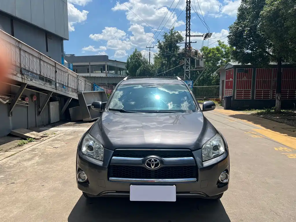 Toyota RAV4 — миниатюра 2