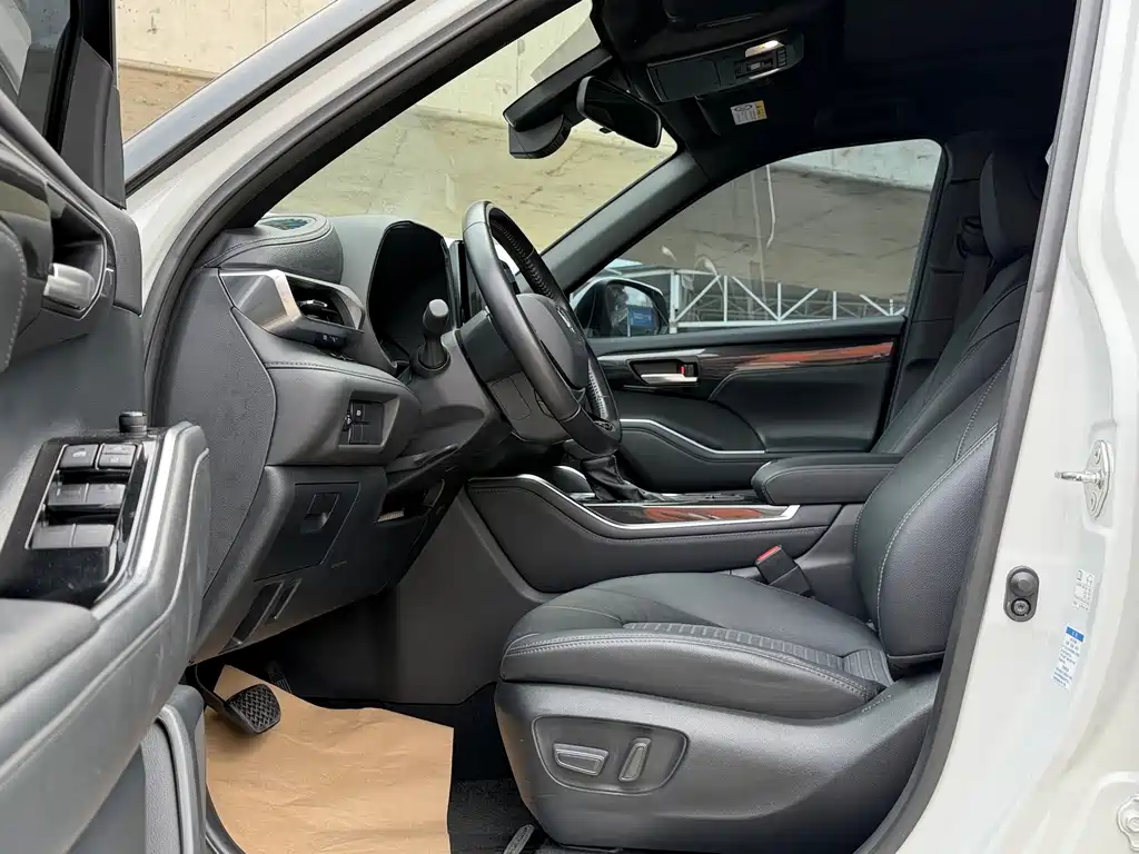 Toyota Crown Kluger — миниатюра 8
