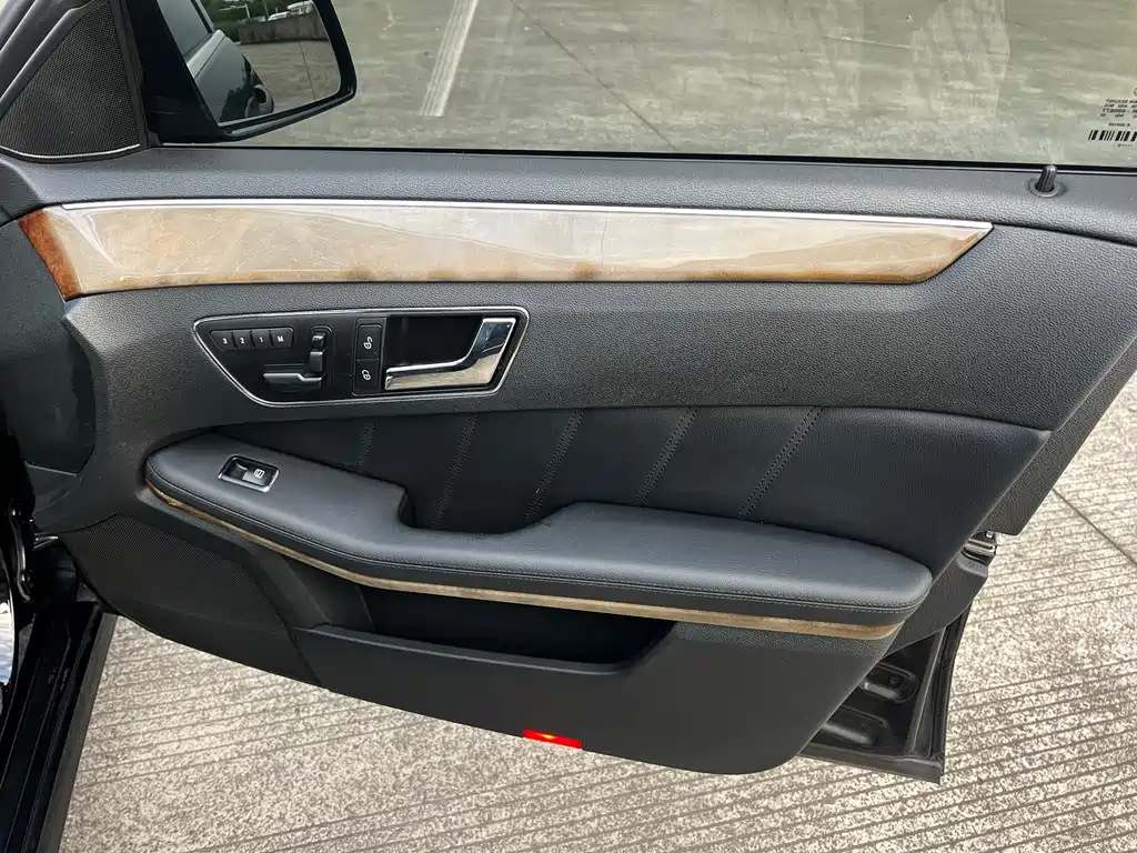 Mercedes-Benz E-Class (Import) — миниатюра 16