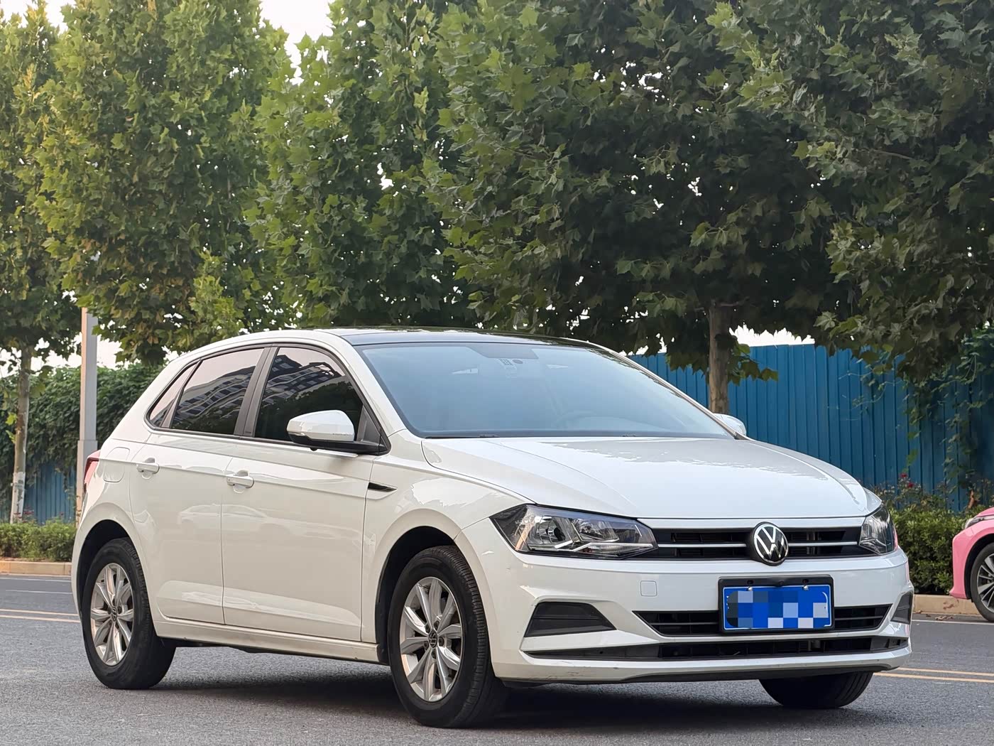 Volkswagen Polo 1.5 л 2023 г. Белый, пробег 28000 км