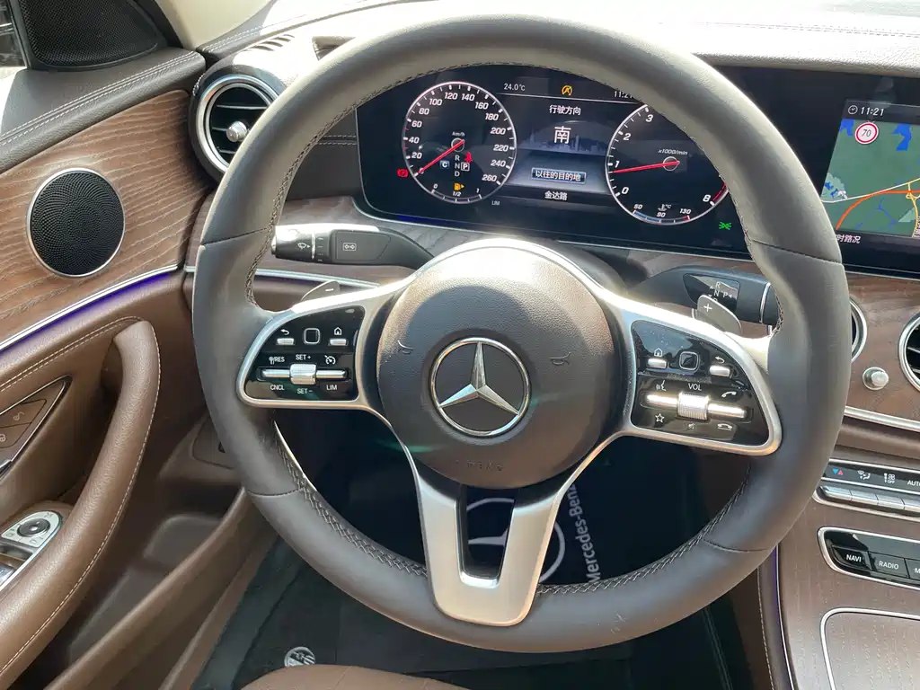 Mercedes-Benz E-Class — миниатюра 12