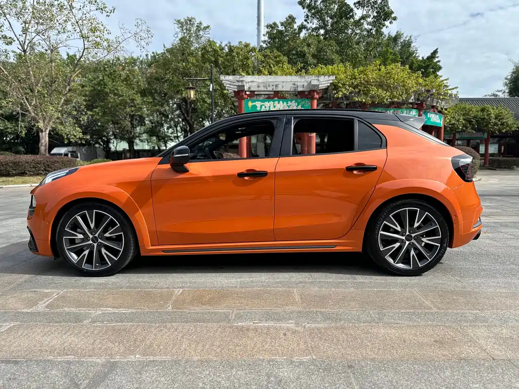 LYNK & CO. 02 HATCHBACK