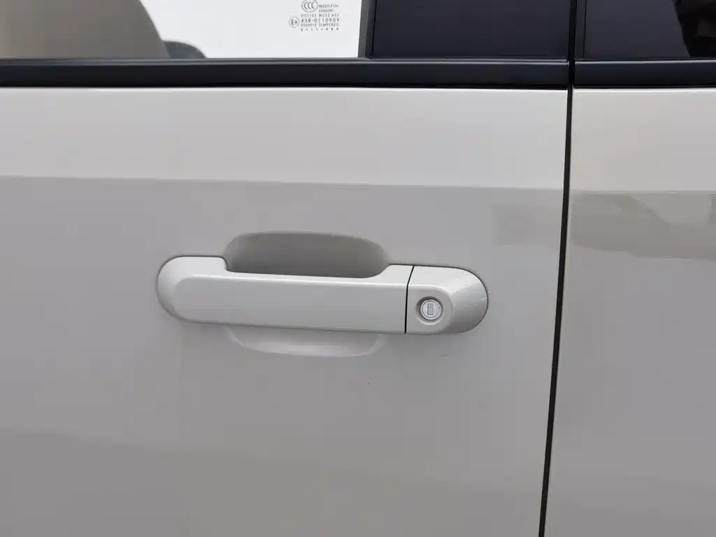 Wuling MINIEV — миниатюра 18