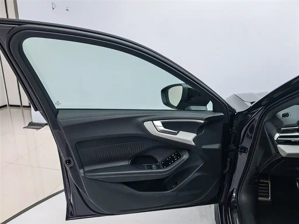Audi A5L — миниатюра 7