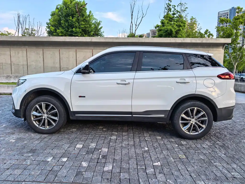 Geely Boyue — миниатюра 10