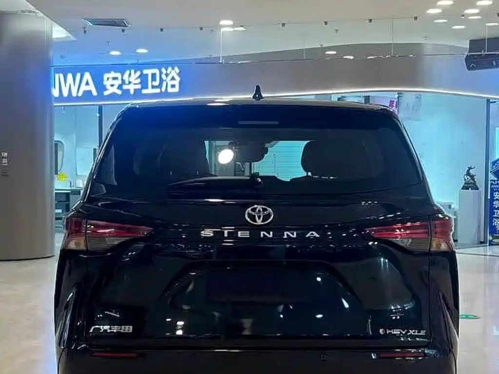 Toyota Sienna — миниатюра 8