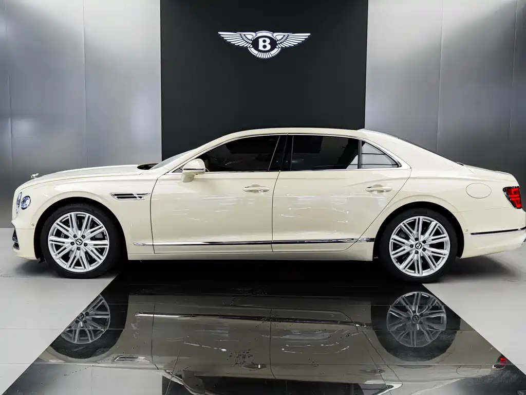 Bentley Flying Spur PHEV — миниатюра 12